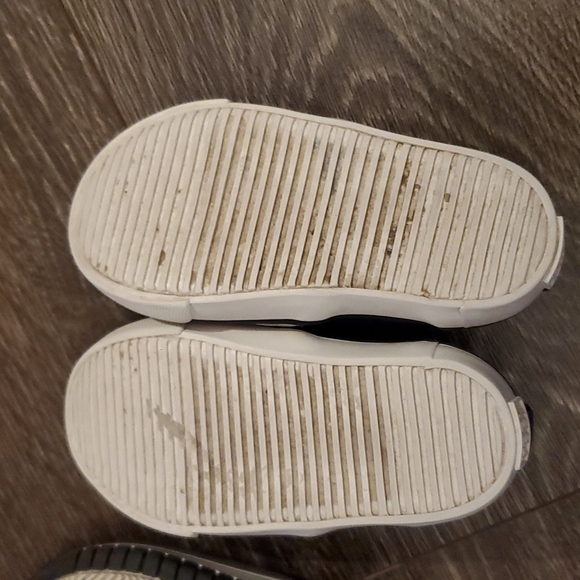 2 Pairs of Toddler Boys Shoes - Size 6 Sneakers - Picture 5 of 7